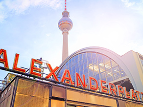 Alexanderplatz og tv-tårnet i Berlin